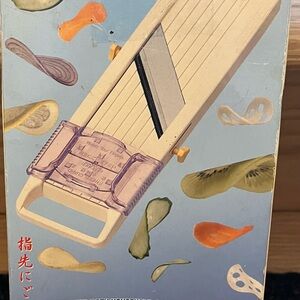 Vintage BENRINER Japanese Mandolin
Vegetable Slicer with Purple Safety Guard